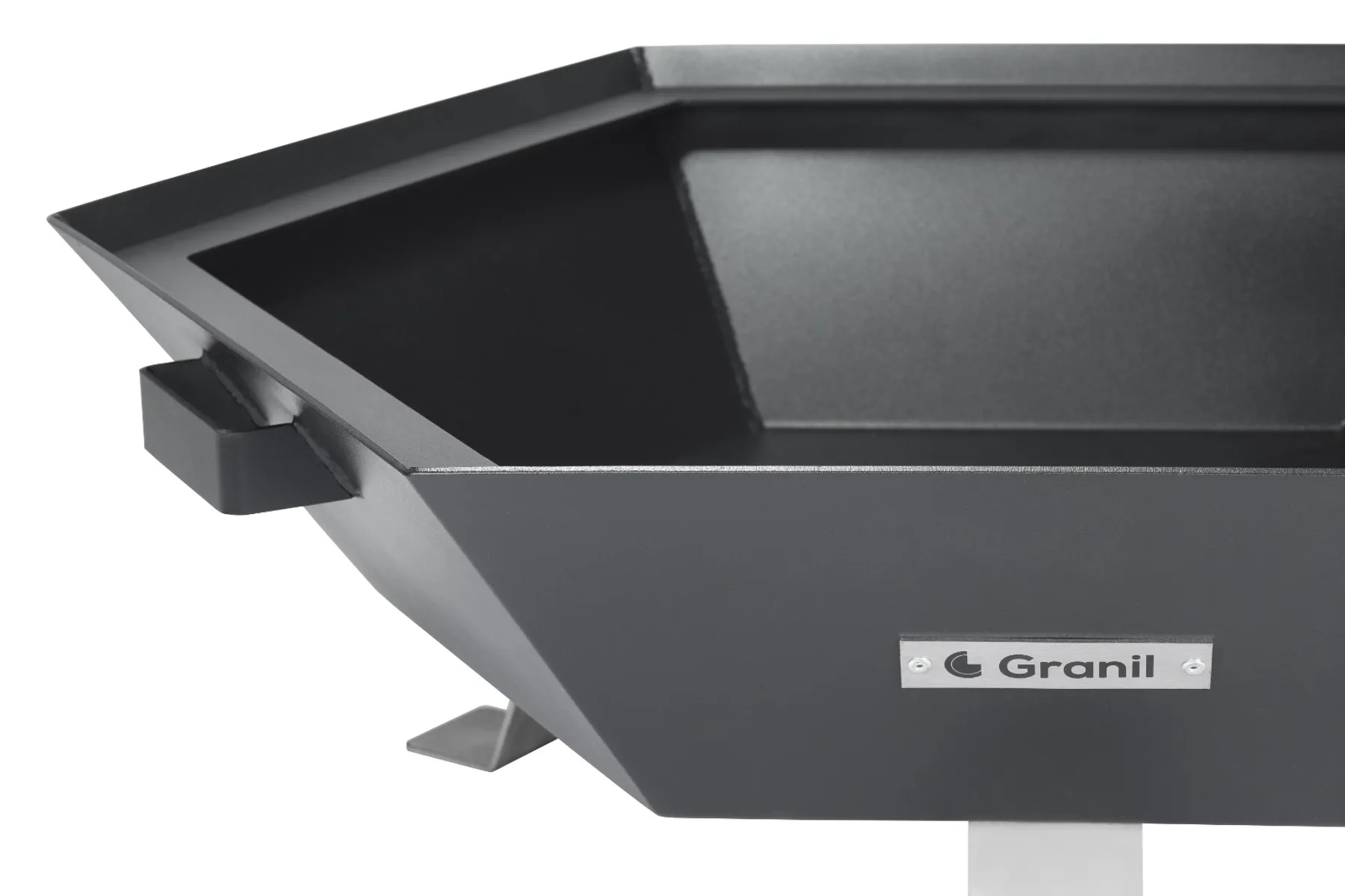 Ohniště GRANIL Hexagon Go — detail madla a loga